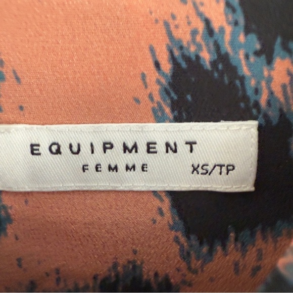 Equipment Slim Signature Leopard Print Blouse in Desert Sand Multi Silk Size:XS - Picture 4 of 5